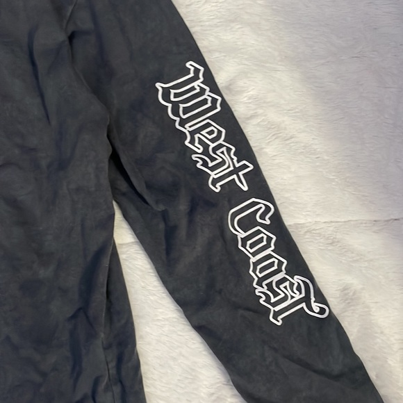 💜2 For $25💜 Forever 21 x Hot Wheel Collab West Coast Graphic Long Sleeve Shirt - Picture 3 of 6